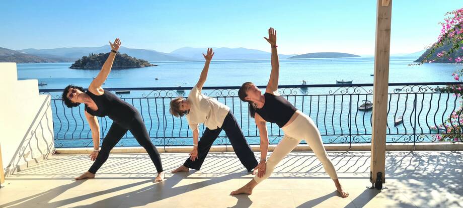 YOGAWOCHE MIT GABY IN TOLO