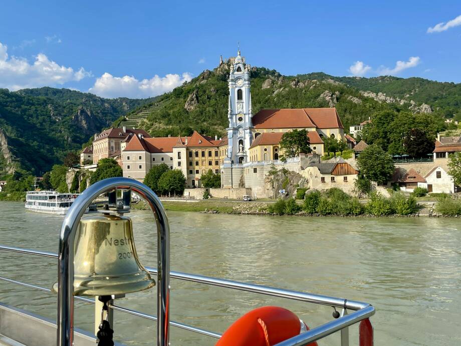 KURZKREUZFAHRT IN DIE WACHAU  -  MS Nestroy ****